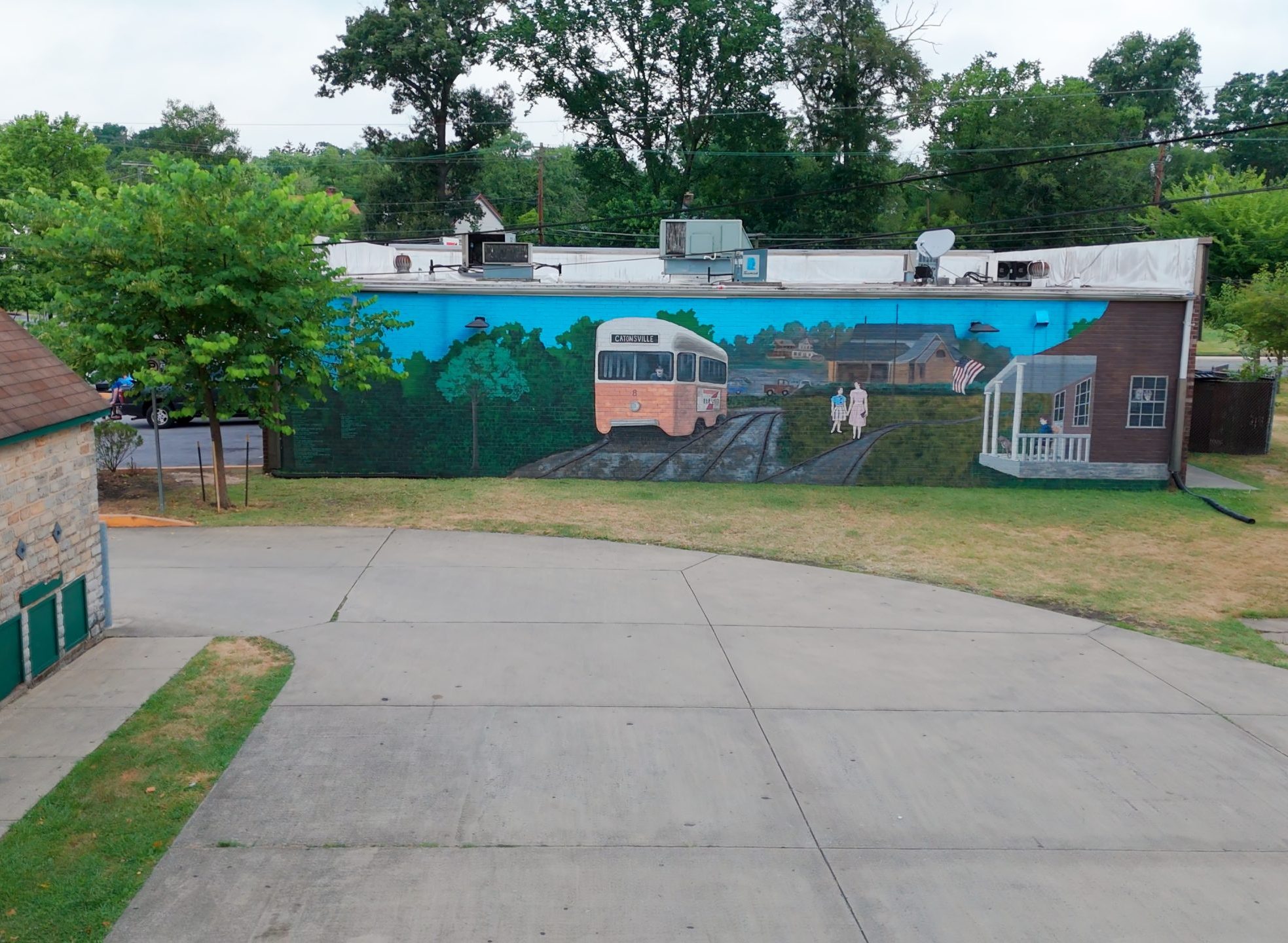 Image of wall of 7-11 store with mural